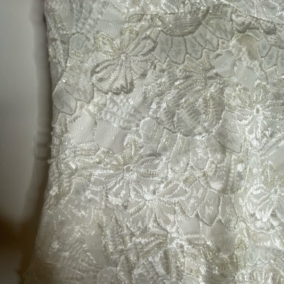 Detailed Le Chateau dress - Picture 3 of 4
